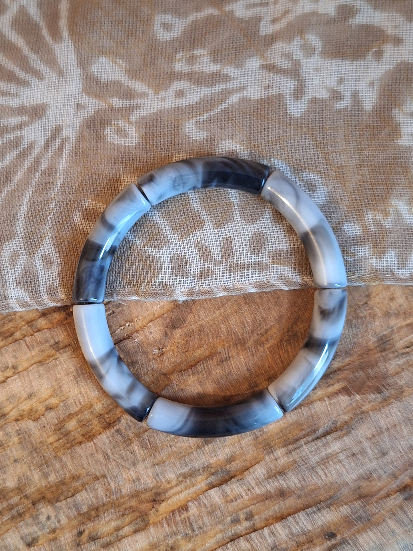 Bracelet perles tubes fins - les gris